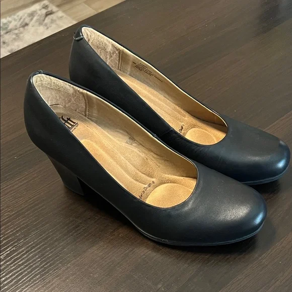 Sofft Black Leather Comfort Round Toe Heels Pumps 8M - Picture 1 of 8